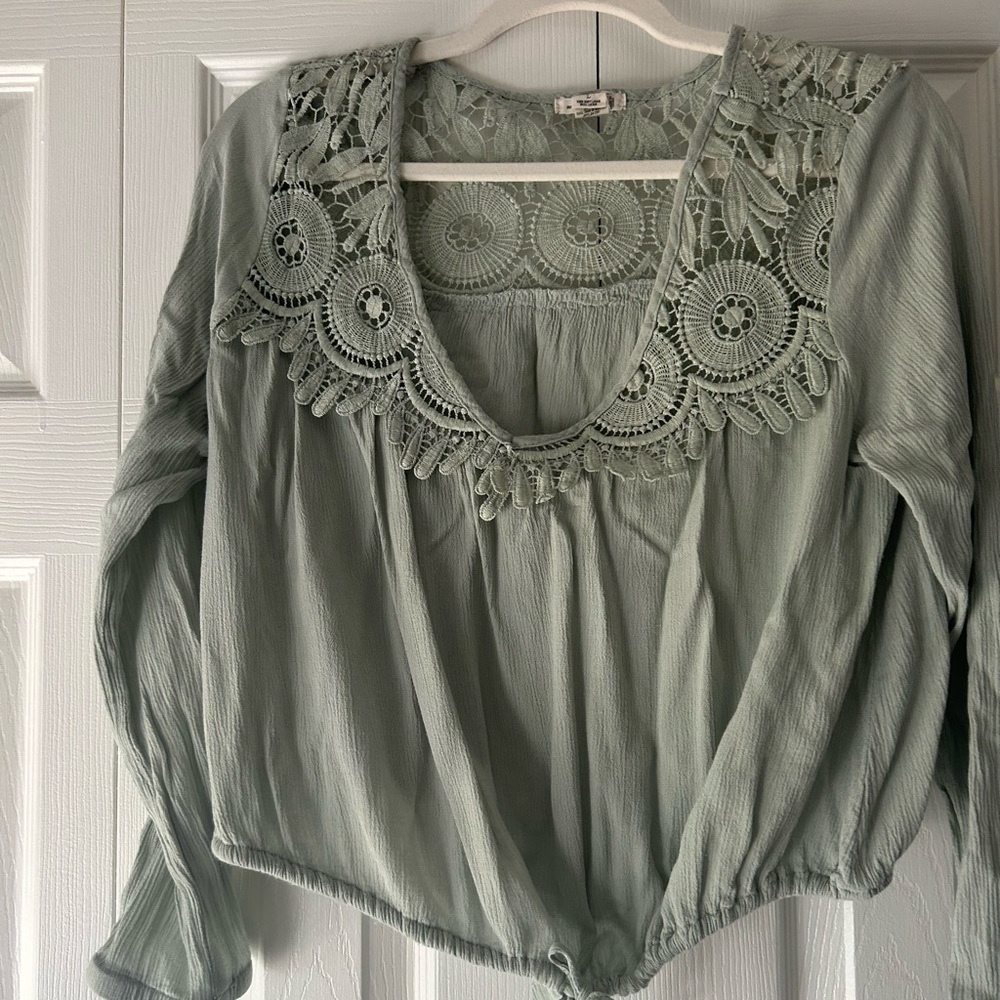 Seven Sisters size Large dusty green blouse